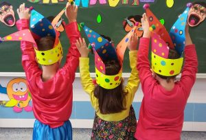 Lee más sobre el artículo Escuela de bufones, en Carnaval